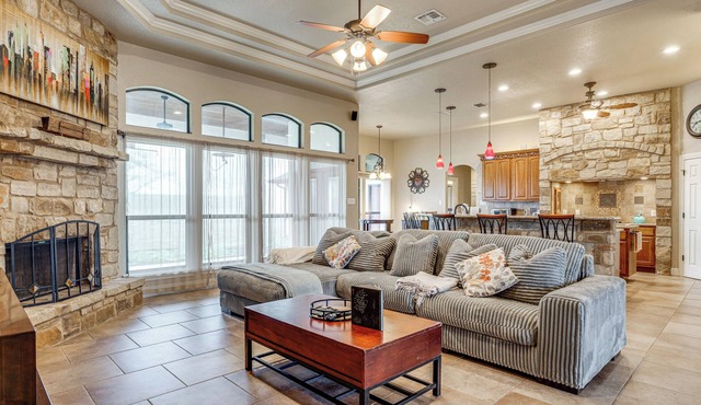 Countryside Retreat! Spacious Home in La Vernia