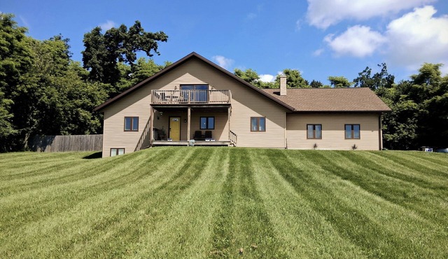 Countryside retreat with modern amenities, game room, & beautiful view