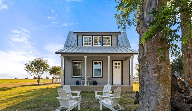 Countryside Sanctuary: Cozy Chateau With Expansive Views