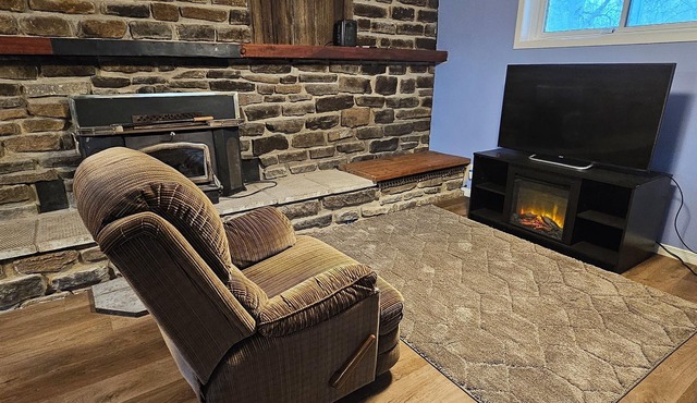 Countryside studio daylight basement apartment. 10 minutes to Brockville town