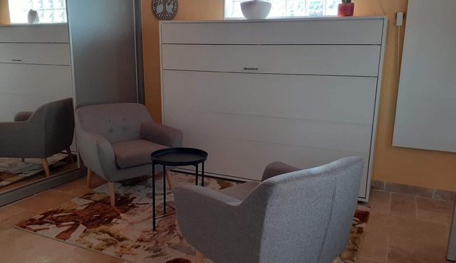 Countryside studio with shared pool and garden