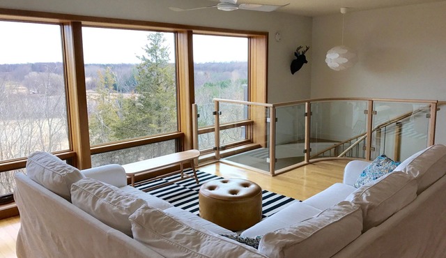 County Bliss, PEC - quiet, secluded home, picturesque view, 10 min from Picton