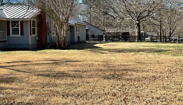 County Feel easy access to Truist Park/Lakepoint. Big yard with outdoor fire