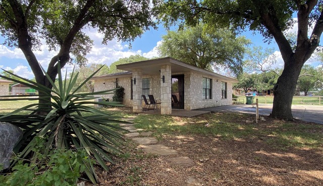 County Line Cottage - Guesthouse Near La Vernia - 14 Miles To JBSA Randolph