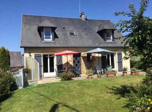 Coup de cœur assuré ! CALM Comme à la Maison ! maison spacieuse avec grande terrasse pour 2 à 5 personnes proximité Granville et mer avec wifi et parking gratuits