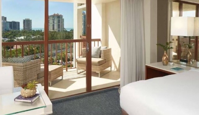 Couple Beach Retreat: Relaxing Gulf View Room w/Outdoor Swimming Pools Access