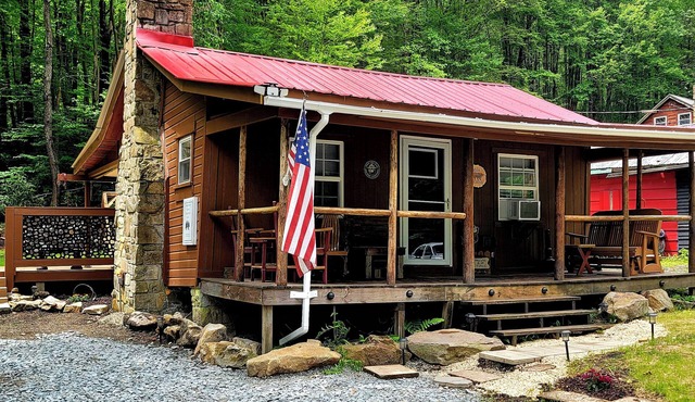Couple's Cabin in Somerset