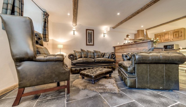 Couple's getaway. Large (70m2) 1 bed in Sainte Foy Station.