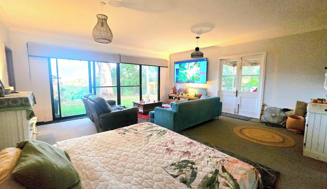 Couple's retreat, ocean views on the horizon.