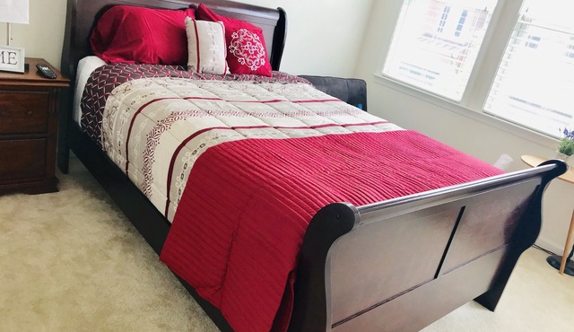 Couple's romantic getaway. Minutes from IAD airport(Short term stays only)