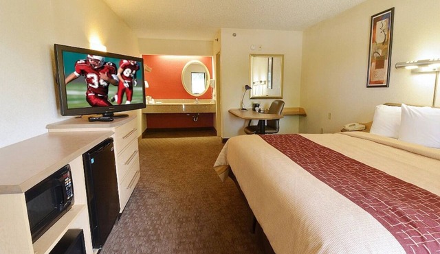 Couple Stay: Room with Free Coffee & Welcoming Pet