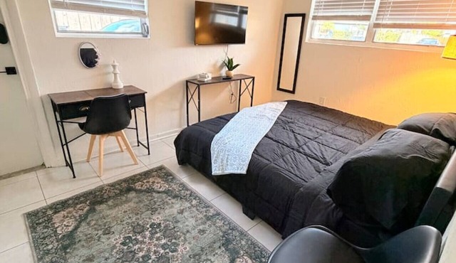 Couple Suite Private Bath Garden Private entry