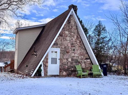 Couples A-frame Heart Jacuzzi Firepit Kayaks