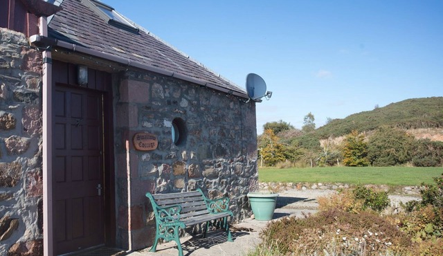 Couples and their four-legged friends will enjoy this lovely single-storey property which is ideally