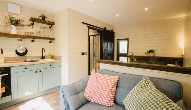 Couples Cabin, Cupwith