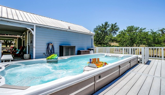 Couples Cabin Getaway Overlooking Pond