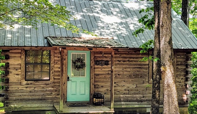 Couples Getaway Near Hot Springs-Jacuzzi and Hot Tub Overlooking Mountains!