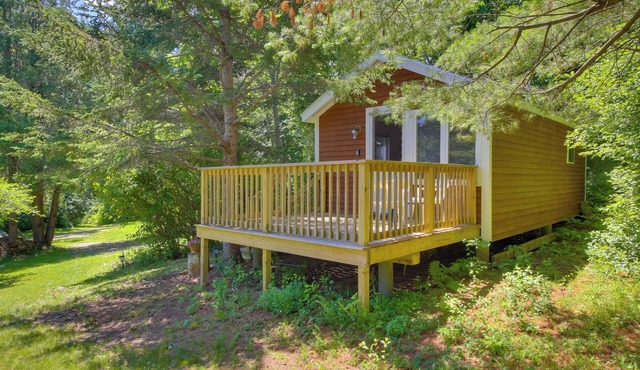 Couples Getaway Near Beaches: Northport Cottage