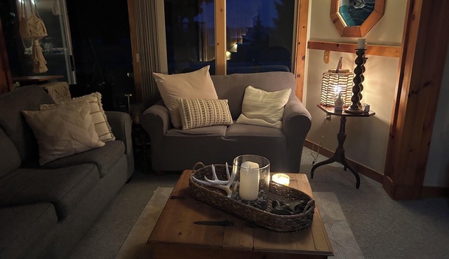 Couples/Girls Getaway Retreat Cozy Lake View Cottage- Sip Wine, Watch Sunsets