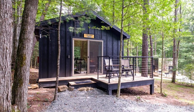 Couples’ Glamping Cabin - Lazy Bear