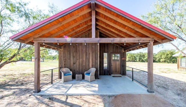 Couples Glamping Cabin for a Romantic Escape near Magnolia