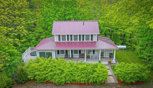 Couples Haven with Brand New 2022 Jacuzzi Spa Hot Tub
