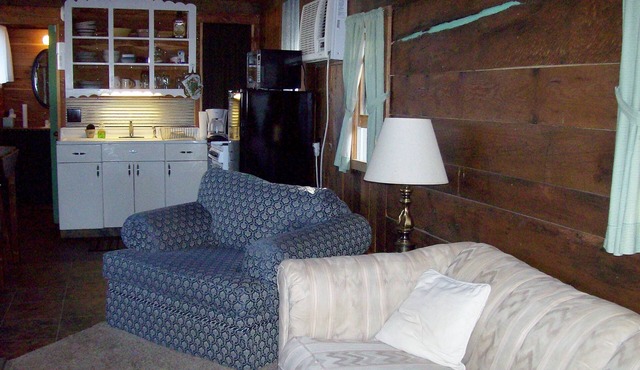 Couples Only Cabin at the Green Cocoon on Table Rock Lake
