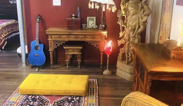Couples paradise! Calming space in downtown Elora.