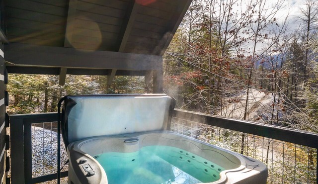 Couples Perfect Retreat, Private, Hot Tub, Rustic and Modern
