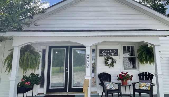 Couples retreat! Enjoy this newly remodeled hidden gem.