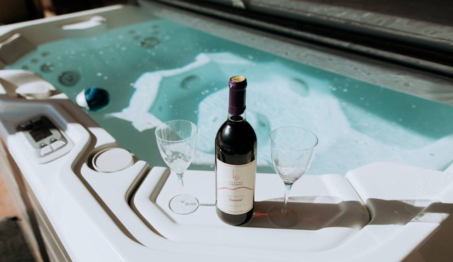 Couples Retreat | Hot Tub | Ponds | Trails | Fires