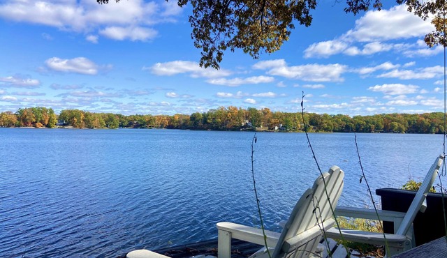 Couples Retreat I Lake Front I HOT TUB!