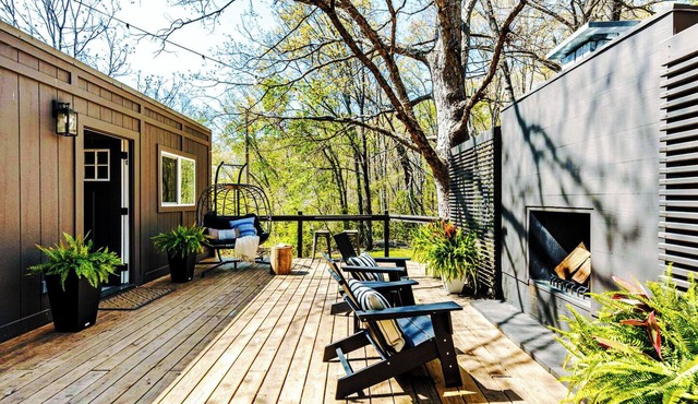 Couples Retreat: King Bed:Hot tub:Firepit:Projector & More