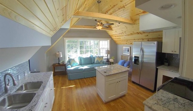 Couples Retreat. Perfect getaway with all the amenities.