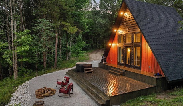 Couples Retreat with Hot Tub & View!