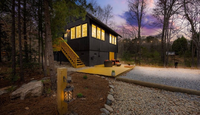 Couples Retreat, Yard Games, Firepit, Paddleboards