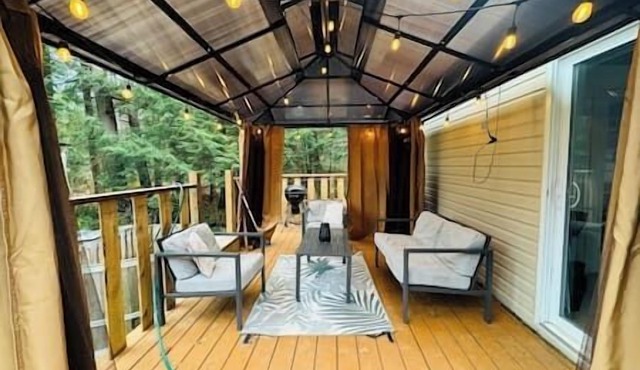 Couple’s Romantic & Adventure Retreat on the water