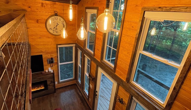 Couple’s Romantic Treehouse Getaway! Nashville, Bowing Green and Mammoth Cave