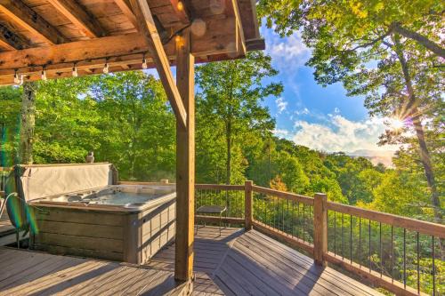 Couples Treehouse Retreat with Hot Tub and Views
