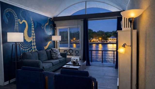 Couples Waterfront Condo Saugatuck Kayak-Beach-hike-kayak Outdoor Heated Pool