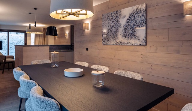 Courchevel Le Praz: New 3BR Apartment with Balcony, Close to Slopes, Sleeps 6