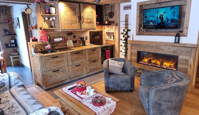 COURCHEVEL Ski in, ski out, cosy & comfortable village center 3*, France