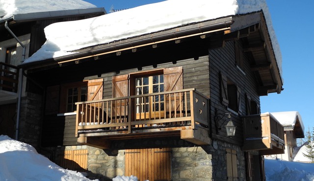 COURCHEVEL VILLAGE - CHARMING CHALET NEAR THE SLOPES