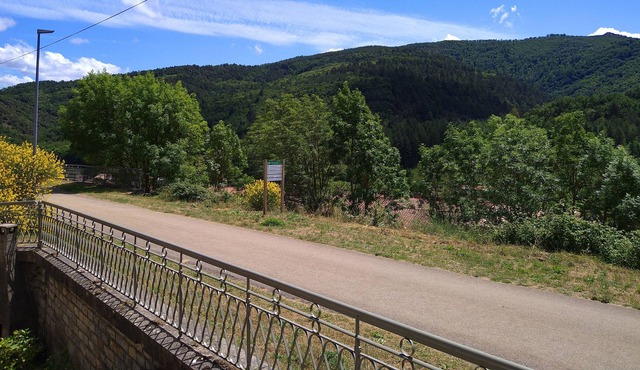 Courniou, Village House On The Greenway