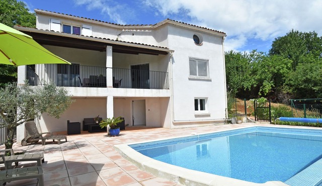 Courry Views: Pool & Nature