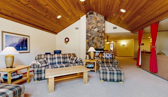 Course View Condo, with Jetted Tub, Fireplace, Shared Pool & Resort Amenities