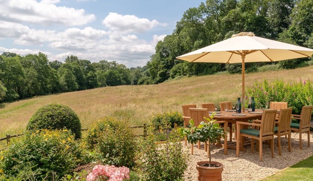 Court Cottage - sleeps 8 guests in 4 bedrooms