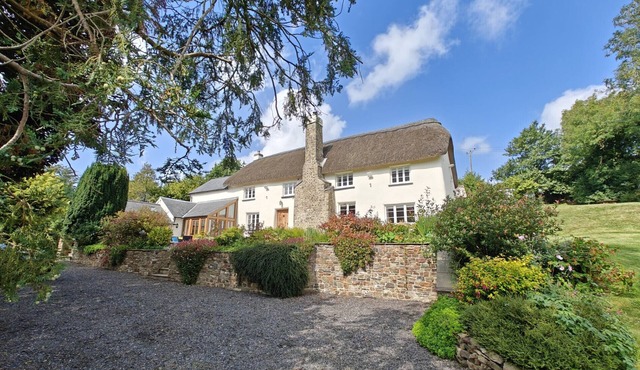 Court - Four Bedroom House, Sleeps 8