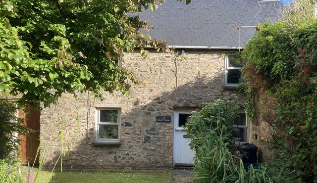 COURT HOUSE, pet friendly, character holiday cottage in Solva