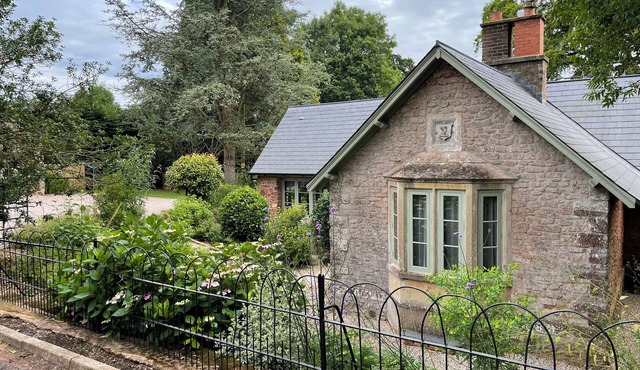 COURT LODGE, pet friendly, luxury holiday cottage in Wiveliscombe